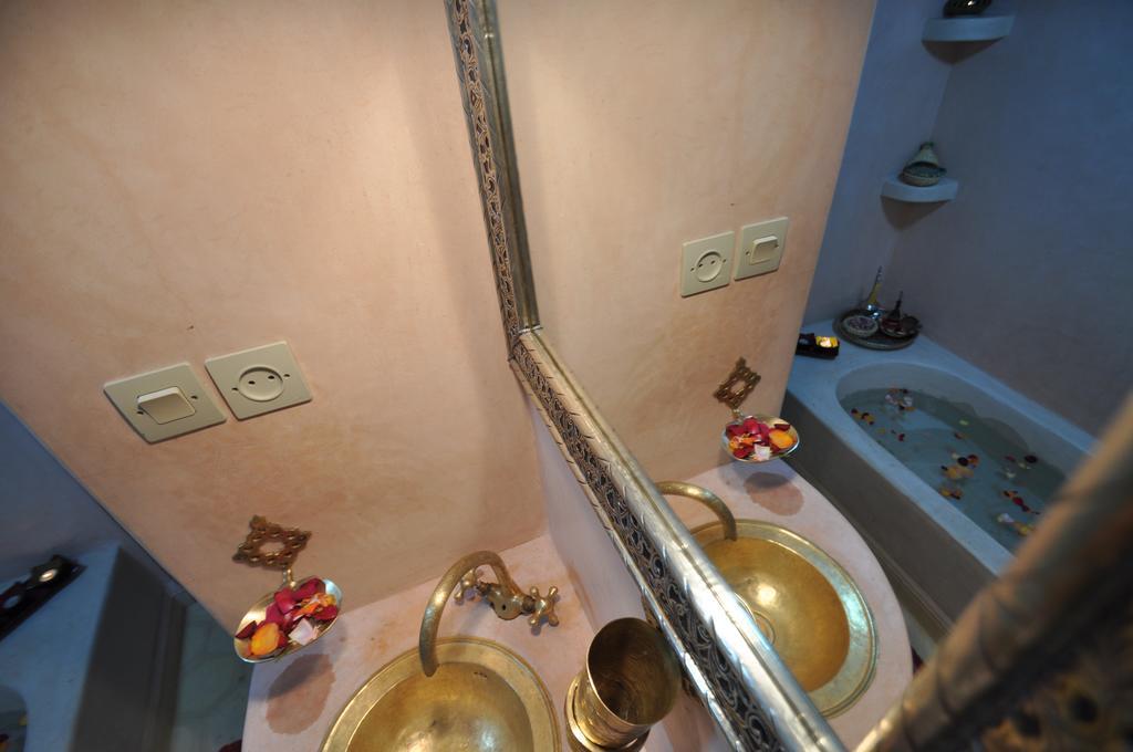 Riad La Famille Marrakesh Exteriör bild
